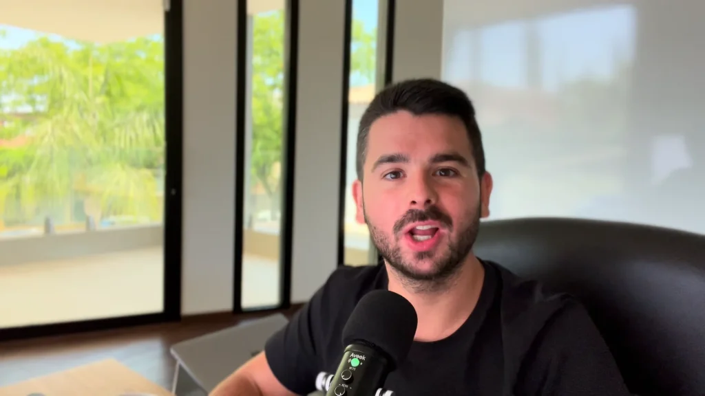 Enrique Moris en una clase
